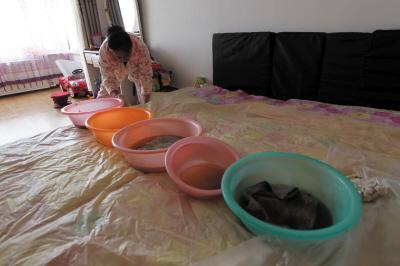 夏津楼上漏水，住户失联，小区没物管，业主维权难！律师来支招……